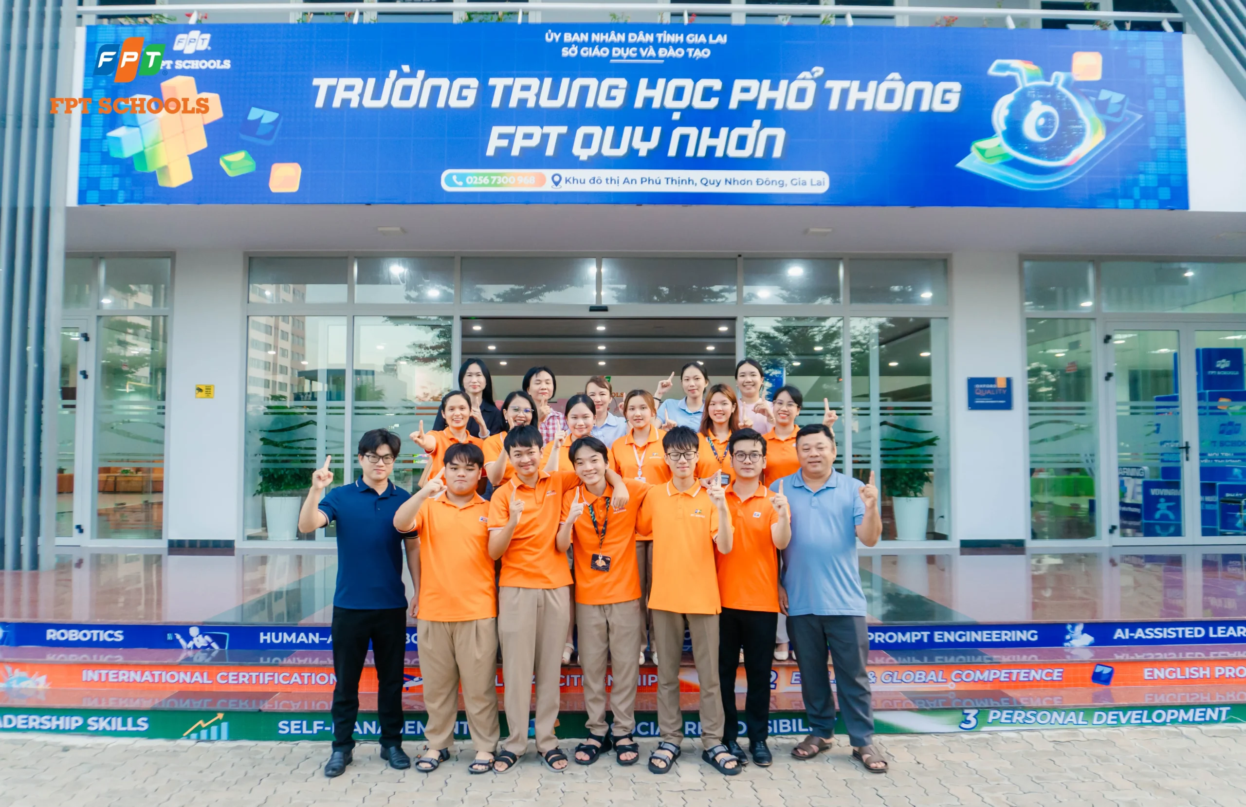 Đội tuyển Olympic VNU 2026 cùng thầy cô và phụ huynh tại FPT School Quy Nhơn